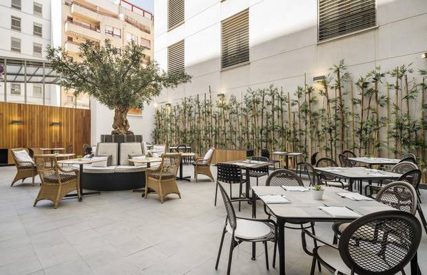 Restaurant terrace Hotel ILUNION Málaga Málaga